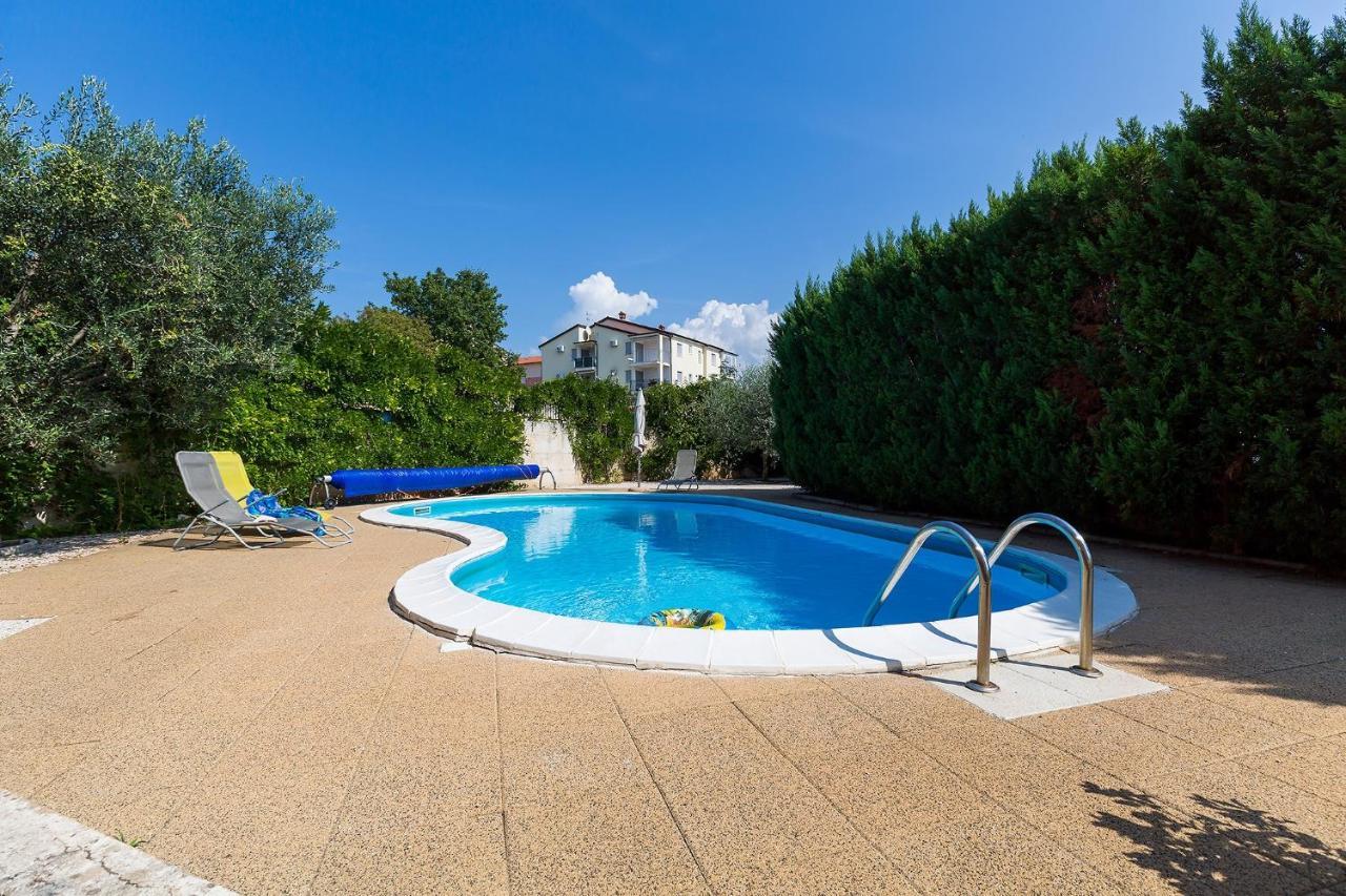 Apartments With A Swimming Pool Novigrad - 7078 Exterior photo