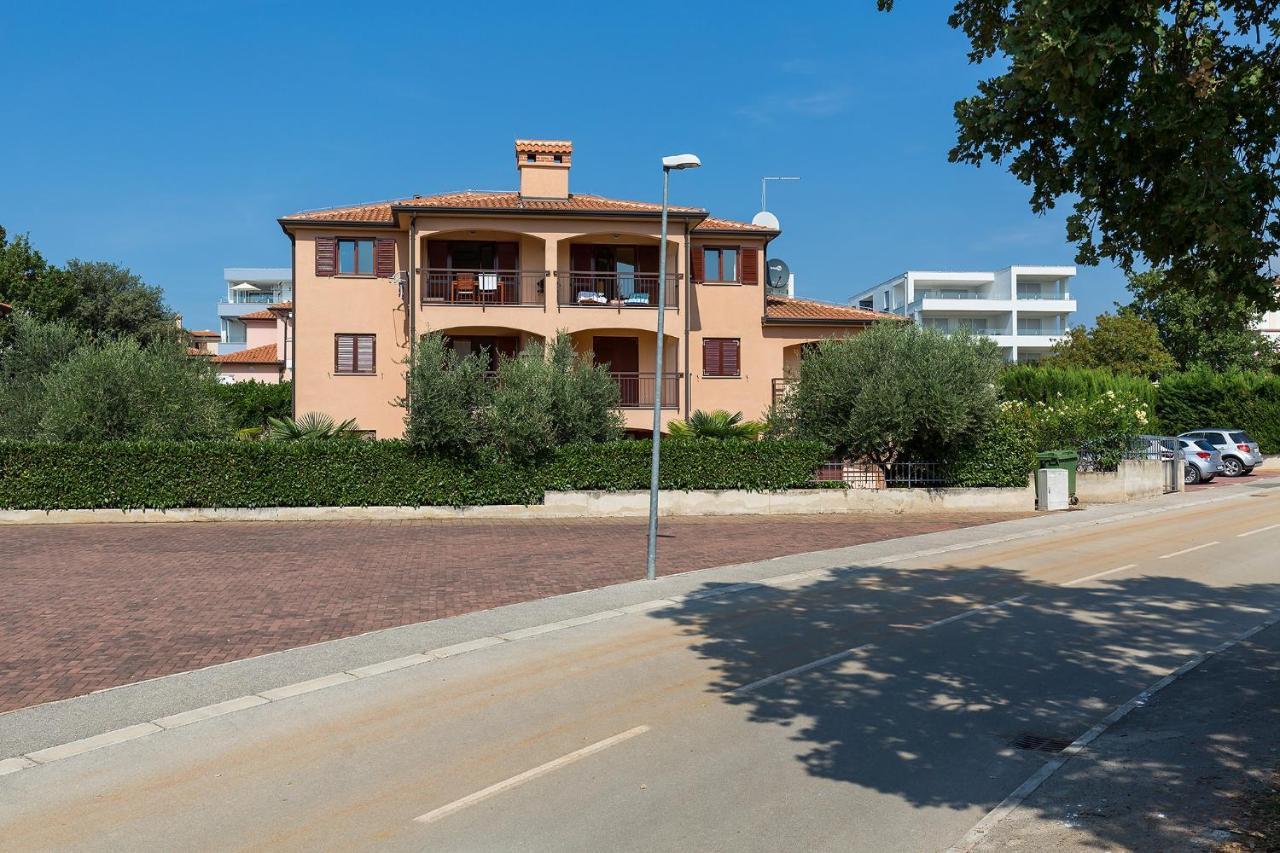 Apartments With A Swimming Pool Novigrad - 7078 Exterior photo