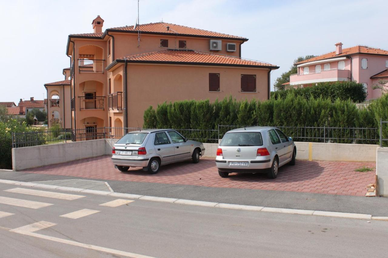 Apartments With A Swimming Pool Novigrad - 7078 Exterior photo