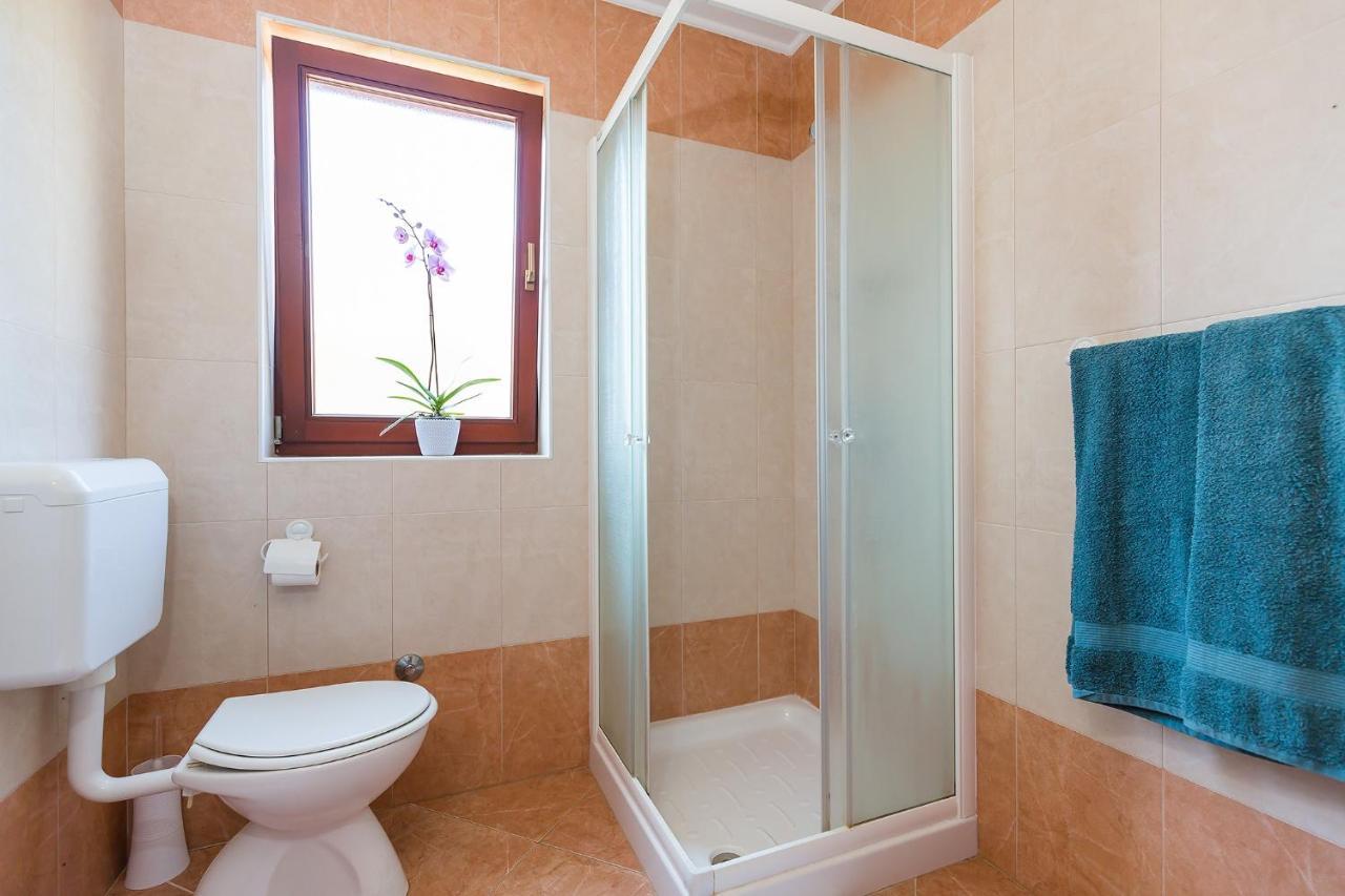 Apartments With A Swimming Pool Novigrad - 7078 Exterior photo