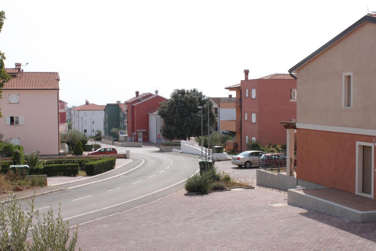 Apartments With A Swimming Pool Novigrad - 7078 Exterior photo