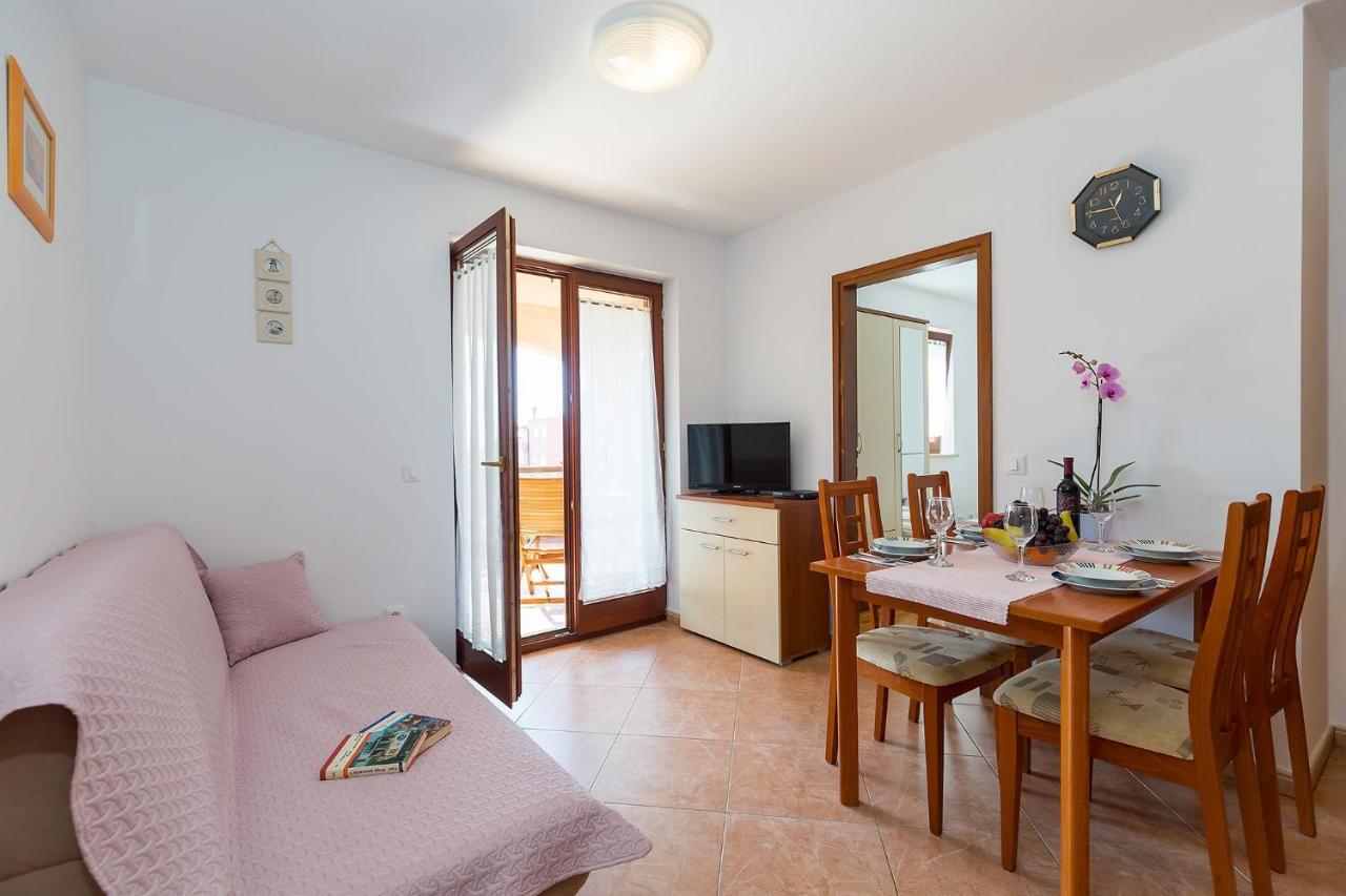 Apartments With A Swimming Pool Novigrad - 7078 Exterior photo