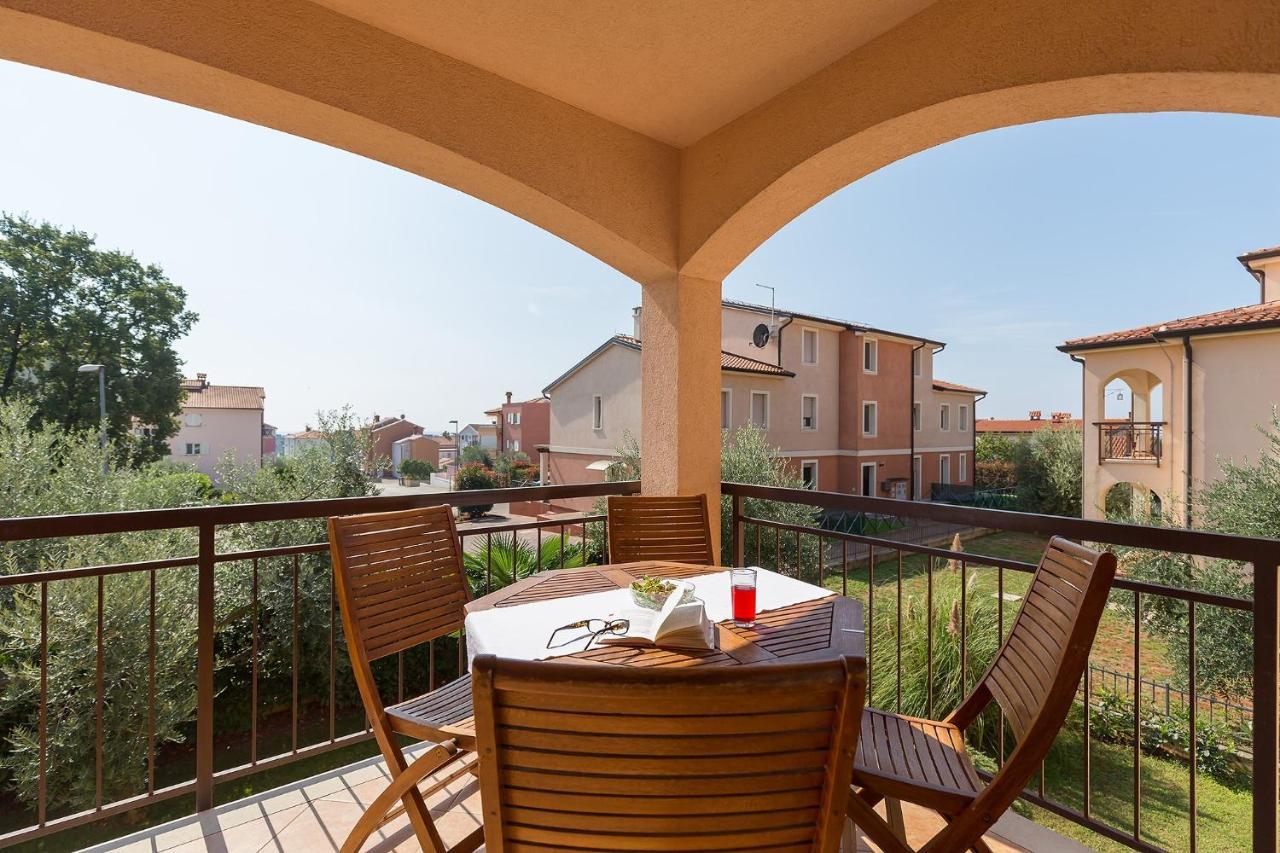 Apartments With A Swimming Pool Novigrad - 7078 Exterior photo